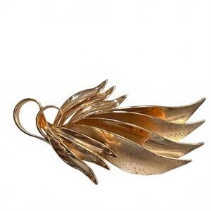 Vintage Mid Century Gold Tone Leaf Brooch Statement Pin